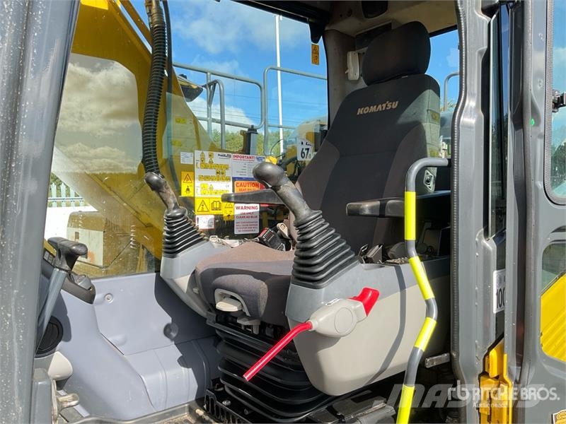 Komatsu PC210LC-11E0 Tracked Excavator Crawler excavators