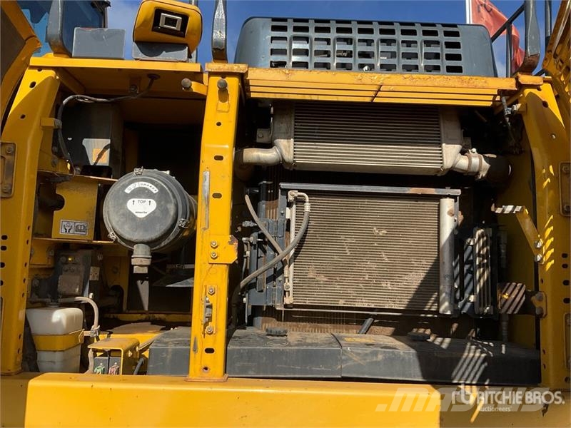 Komatsu PC210LC-11E0 Tracked Excavator Crawler excavators