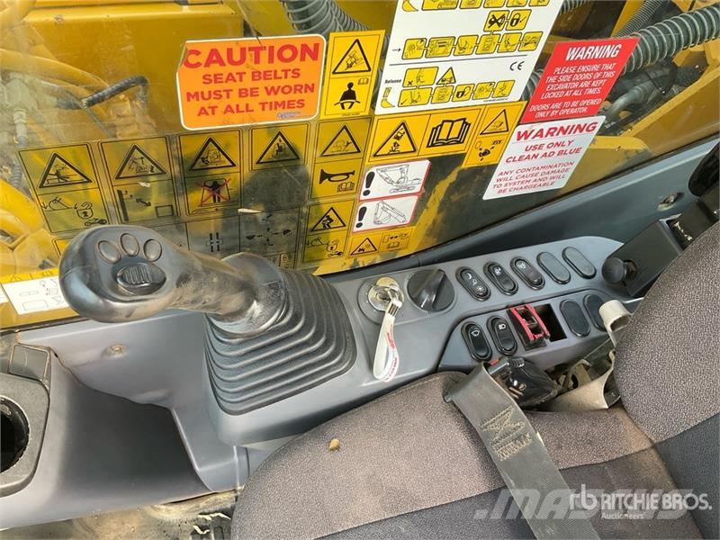 Komatsu PC210LC-11E0 Tracked Excavator Crawler excavators