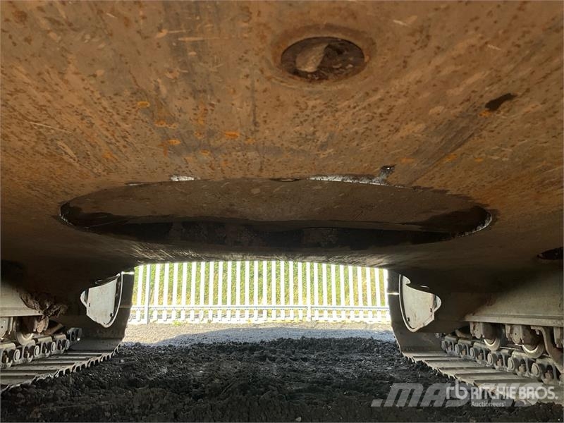 Komatsu PC210LC-11E0 Tracked Excavator Crawler excavators