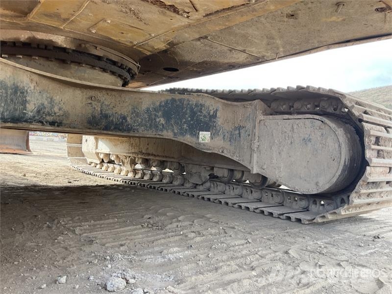 Komatsu PC210LC-11E0 Tracked Excavator Crawler excavators