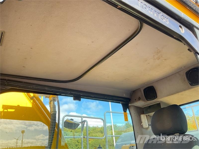 Komatsu PC210LC-11E0 Tracked Excavator Crawler excavators