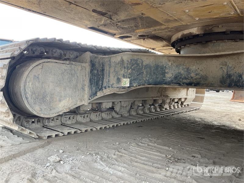 Komatsu PC210LC-11E0 Tracked Excavator Crawler excavators
