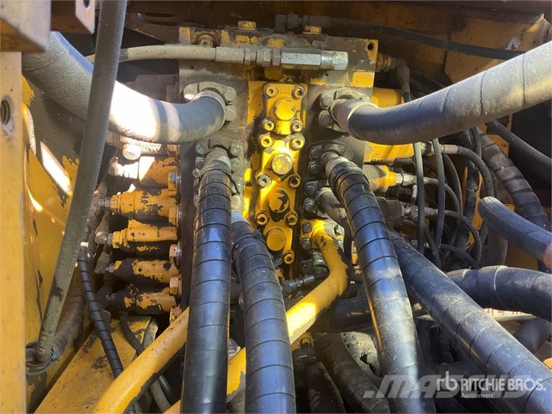 Komatsu PC210LC-8 Kāpurķēžu ekskavatori