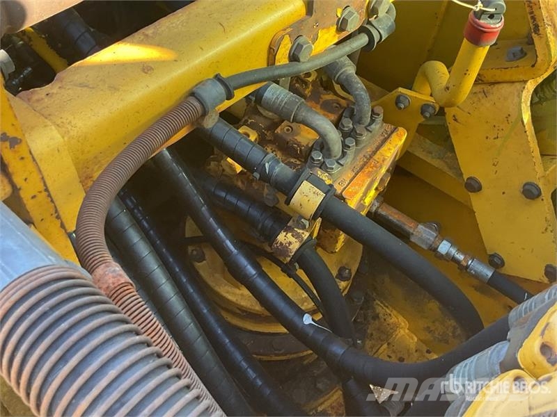 Komatsu PC210LC-8 Kāpurķēžu ekskavatori