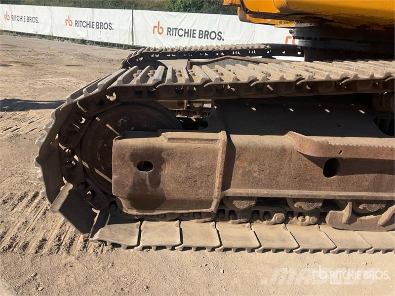 Komatsu PC210LC-8 Kāpurķēžu ekskavatori