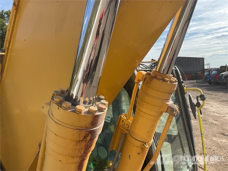 Komatsu PC210LCI-11 履带挖掘机