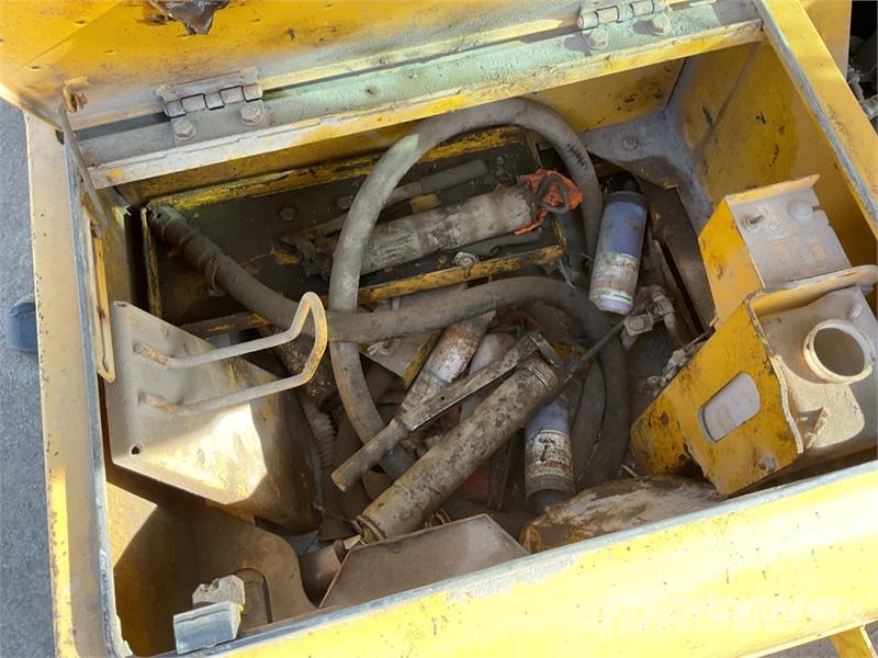 Komatsu PC210LCI-11 履带挖掘机