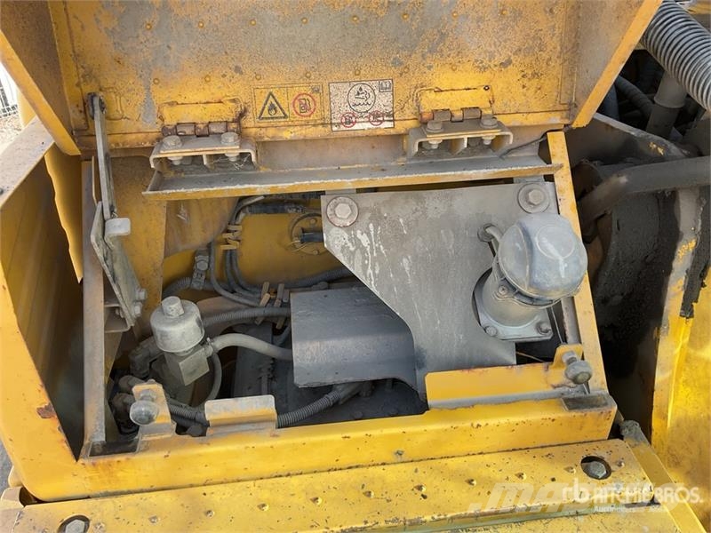 Komatsu PC210LCI-11 履带挖掘机
