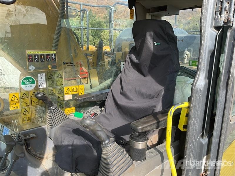 Komatsu PC210LCI-11 履带挖掘机