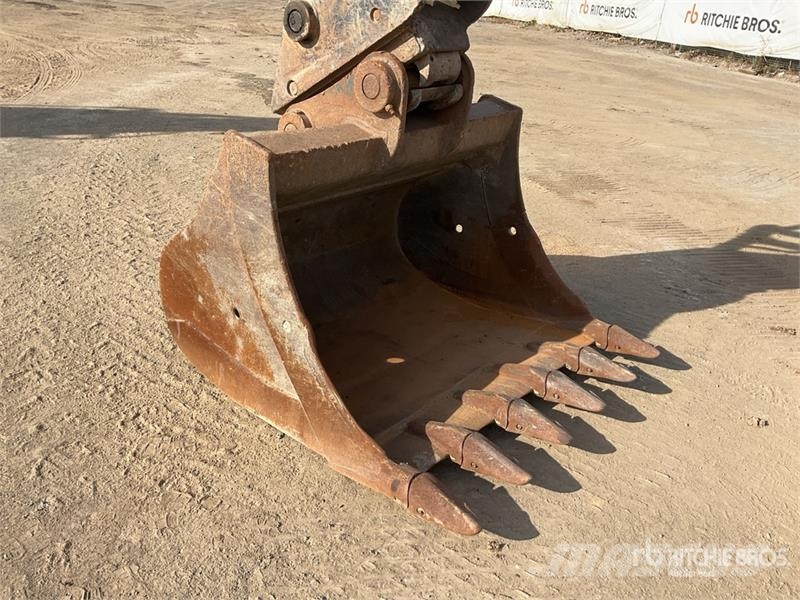 Komatsu PC210LCI-11 履带挖掘机