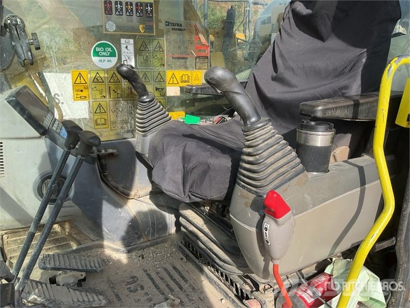 Komatsu PC210LCI-11 履带挖掘机