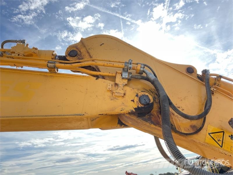 Komatsu PC210LCI-11 履带挖掘机