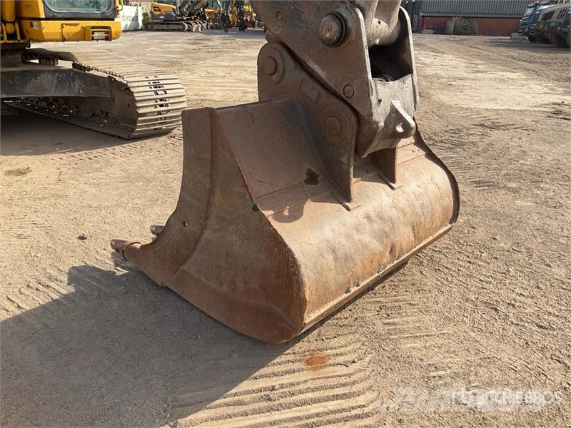 Komatsu PC210LCI-11 履带挖掘机