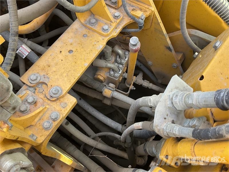 Komatsu PC210LCI-11 履带挖掘机