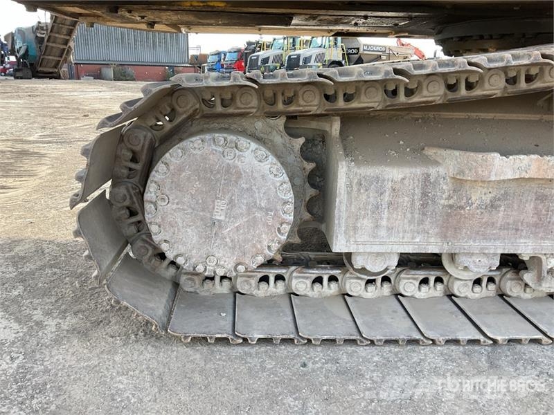 Komatsu PC210LCI-11 履带挖掘机