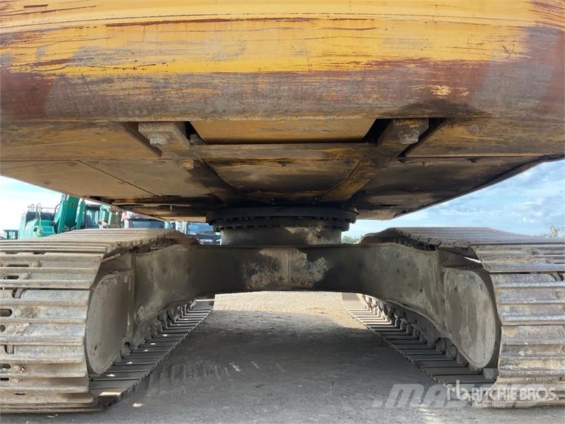 Komatsu PC210LCI-11 履带挖掘机