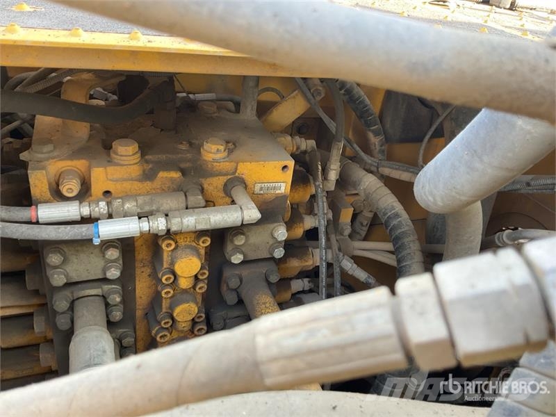 Komatsu PC210LCI-11 Tracked Excavator Crawler excavators