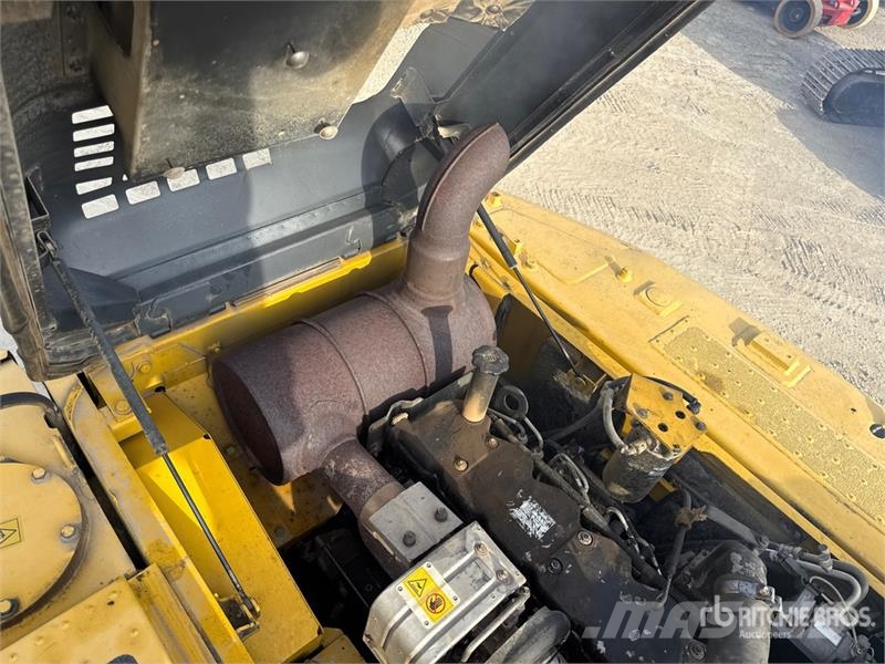Komatsu PC230NHD-8 Tracked Excavator 大型油圧ショベル12t以上(パワーショベル・ユンボ)