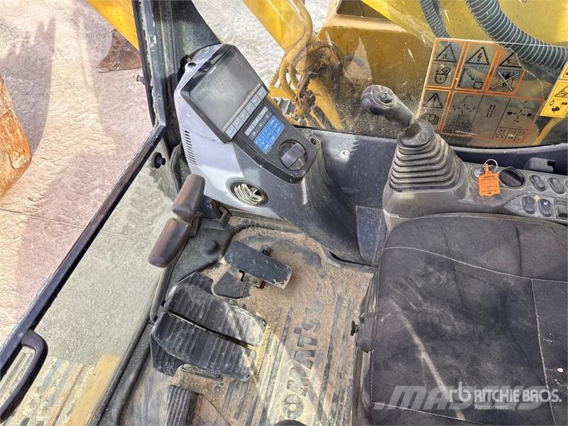 Komatsu PC230NHD-8 Tracked Excavator Paletli ekskavatörler
