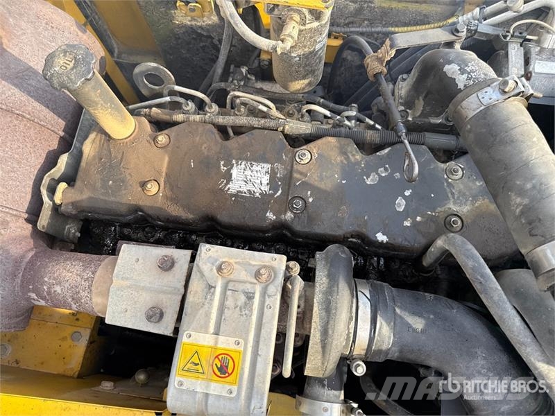 Komatsu PC230NHD-8 Tracked Excavator 大型油圧ショベル12t以上(パワーショベル・ユンボ)