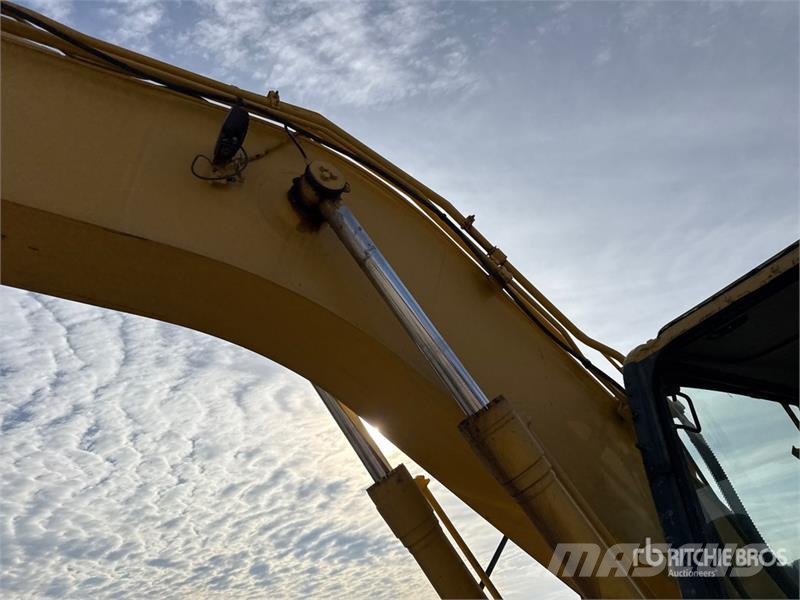 Komatsu PC230NHD-8 Tracked Excavator 大型油圧ショベル12t以上(パワーショベル・ユンボ)