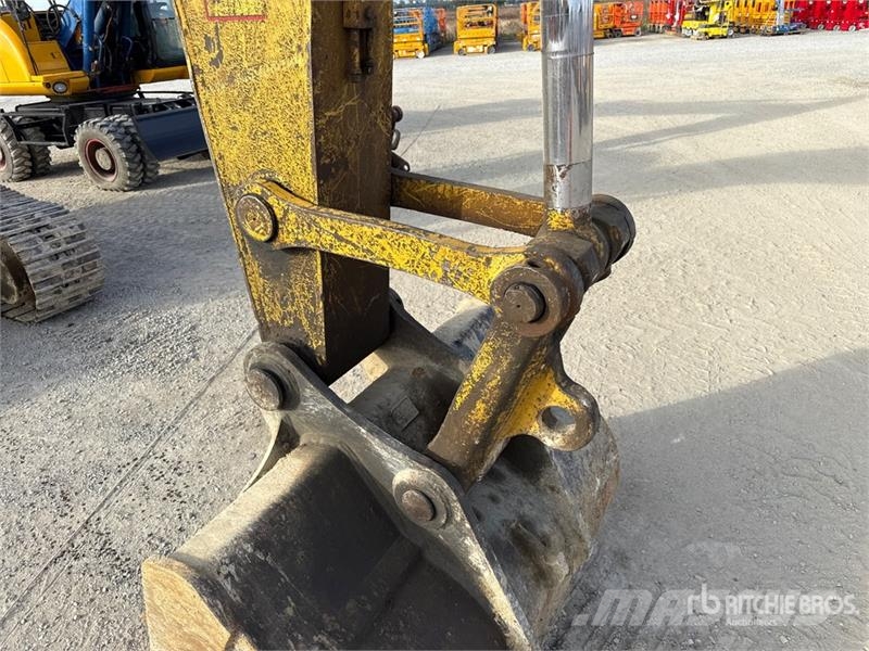 Komatsu PC230NHD-8 Tracked Excavator 大型油圧ショベル12t以上(パワーショベル・ユンボ)