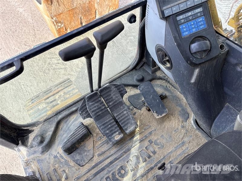 Komatsu PC230NHD-8 Tracked Excavator 大型油圧ショベル12t以上(パワーショベル・ユンボ)