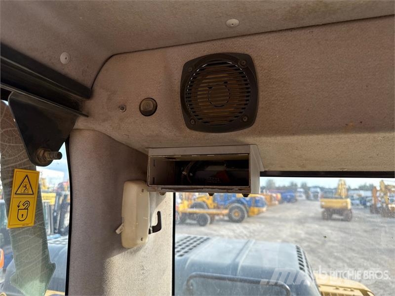 Komatsu PC230NHD-8 Tracked Excavator 大型油圧ショベル12t以上(パワーショベル・ユンボ)