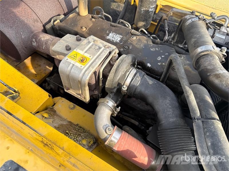 Komatsu PC230NHD-8 Tracked Excavator 大型油圧ショベル12t以上(パワーショベル・ユンボ)