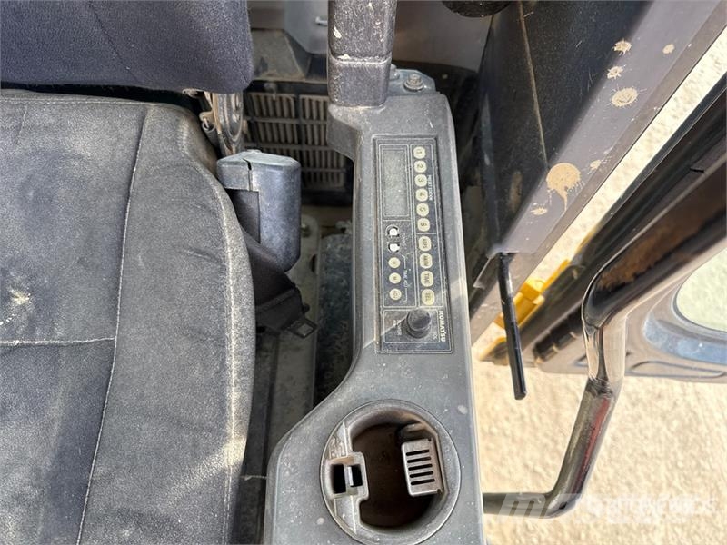 Komatsu PC230NHD-8 Tracked Excavator 大型油圧ショベル12t以上(パワーショベル・ユンボ)