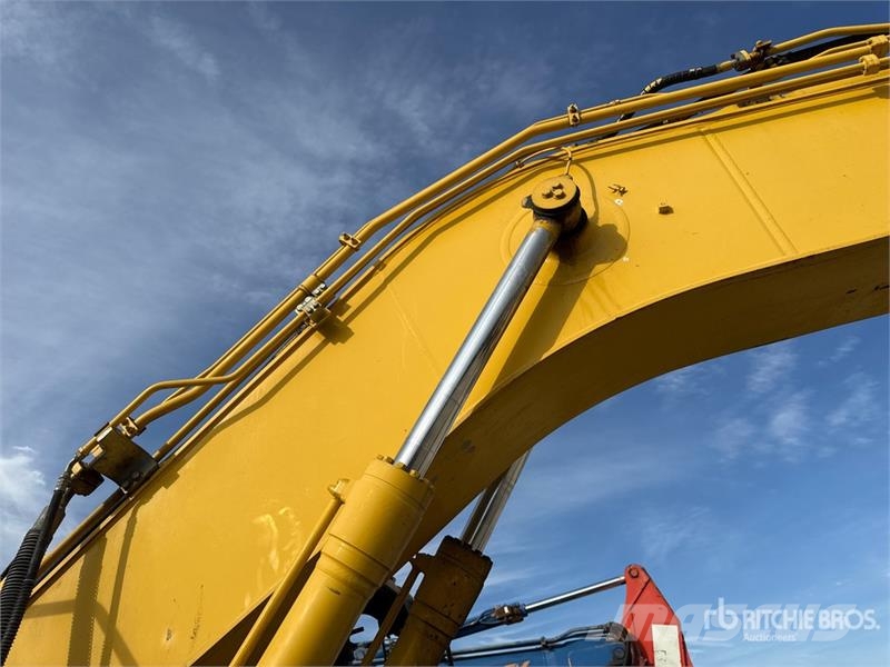 Komatsu PC230NHD-8 Tracked Excavator 大型油圧ショベル12t以上(パワーショベル・ユンボ)