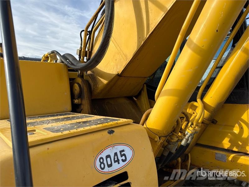 Komatsu PC230NHD-8 Tracked Excavator 大型油圧ショベル12t以上(パワーショベル・ユンボ)