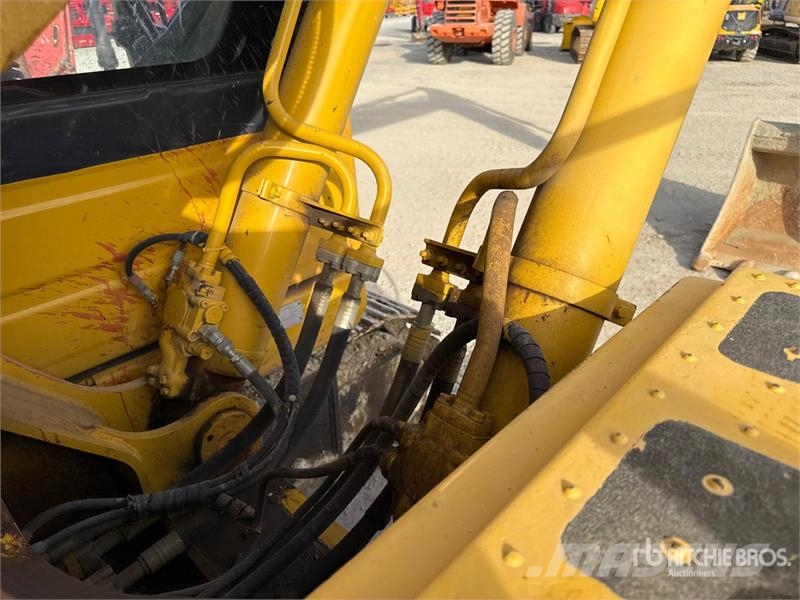 Komatsu PC230NHD-8 Tracked Excavator 大型油圧ショベル12t以上(パワーショベル・ユンボ)