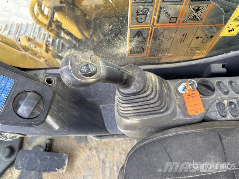 Komatsu PC230NHD-8 Tracked Excavator 大型油圧ショベル12t以上(パワーショベル・ユンボ)
