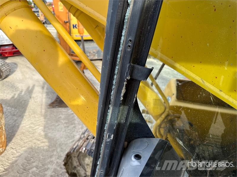 Komatsu PC230NHD-8 Tracked Excavator 大型油圧ショベル12t以上(パワーショベル・ユンボ)