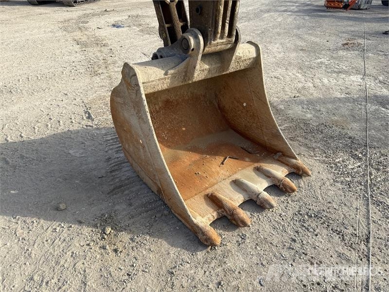 Komatsu PC230NHD-8 Tracked Excavator 大型油圧ショベル12t以上(パワーショベル・ユンボ)