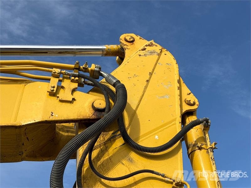 Komatsu PC230NHD-8 Tracked Excavator 大型油圧ショベル12t以上(パワーショベル・ユンボ)