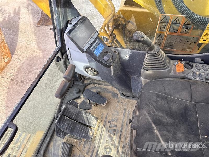 Komatsu PC230NHD-8 Tracked Excavator 大型油圧ショベル12t以上(パワーショベル・ユンボ)