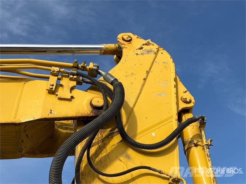 Komatsu PC230NHD-8 Tracked Excavator Paletli ekskavatörler