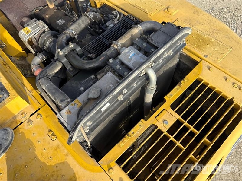Komatsu PC230NHD-8 Tracked Excavator 大型油圧ショベル12t以上(パワーショベル・ユンボ)