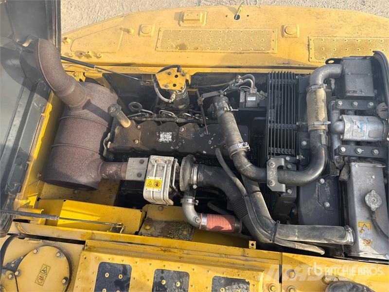 Komatsu PC230NHD-8 Tracked Excavator 大型油圧ショベル12t以上(パワーショベル・ユンボ)