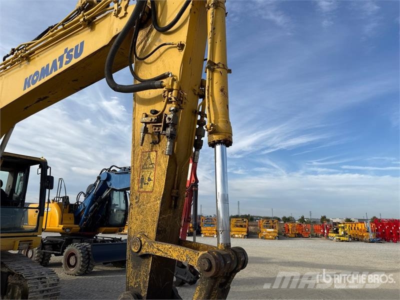 Komatsu PC230NHD-8 Tracked Excavator 大型油圧ショベル12t以上(パワーショベル・ユンボ)