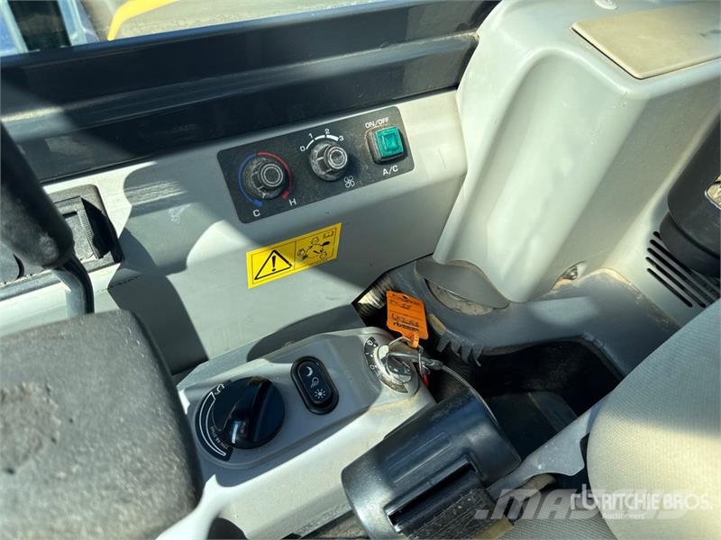 Komatsu PC55MR-5M0 Mini Excavator 小型挖掘机