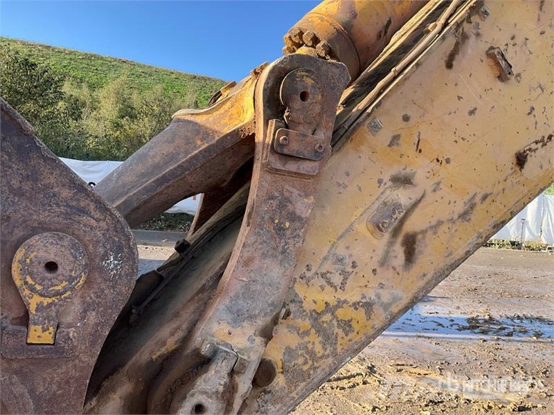 Komatsu PC600 Tracked Excavator Lánctalpas kotrók