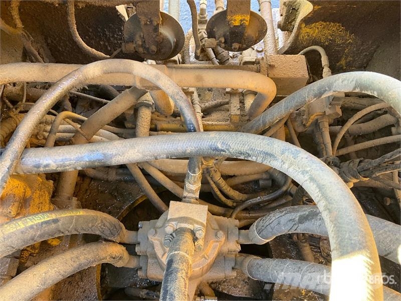 Komatsu PC600 Tracked Excavator Lánctalpas kotrók