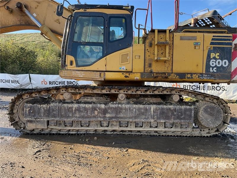 Komatsu PC600 Tracked Excavator Lánctalpas kotrók