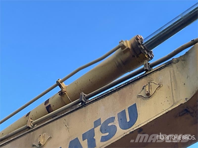 Komatsu PC600 Tracked Excavator Lánctalpas kotrók