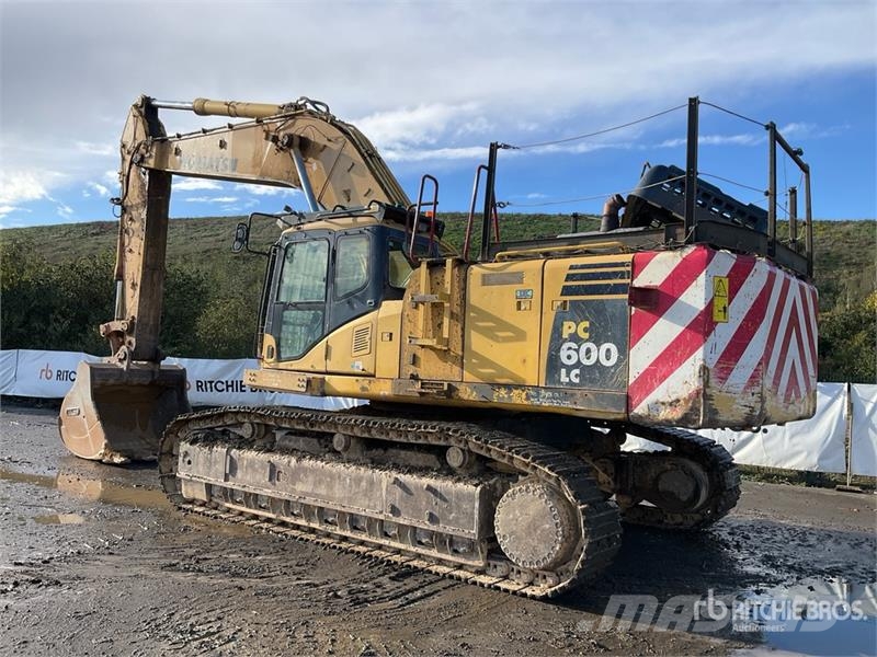 Komatsu PC600 Tracked Excavator Lánctalpas kotrók