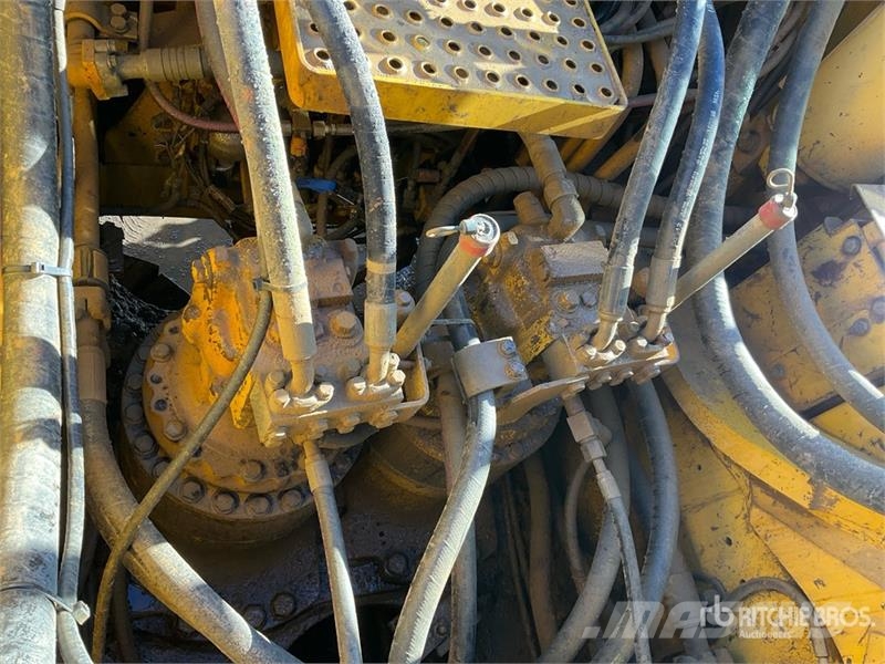 Komatsu PC600LC-8 Crawler excavators
